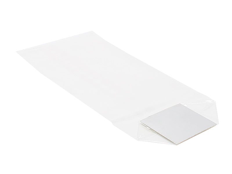 Krydsbundsposer med sølvfarvet karton indlagt i bunden, 6 x 4 x 22 cm.